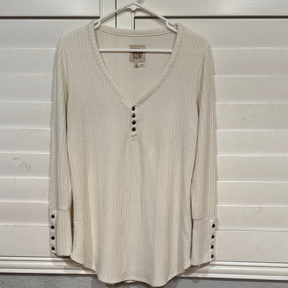 SO White Button-Accent Women's Blouse